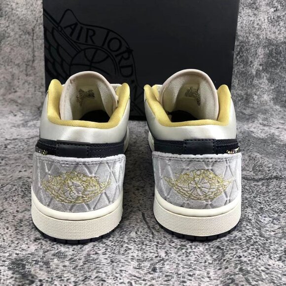 Air Jordan 1 Low SE \'Beaded Swoosh\' Men\'s Sneakers main image 4